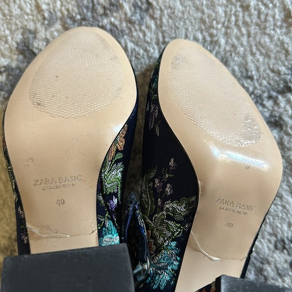 NWOT Zara silk jacquard/brocade 3.5” block heel booties. - Picture 6 of 6